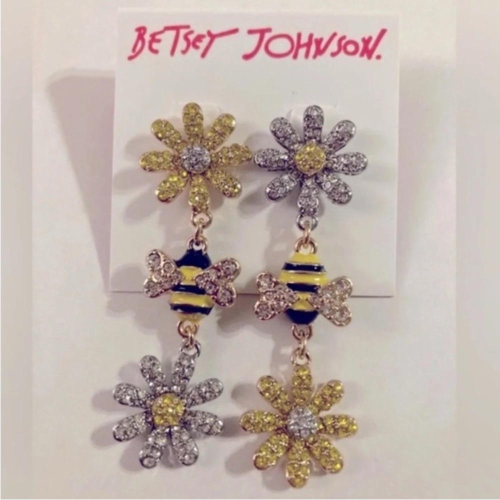 BETSEY JOHNSON Ooh A Daisy Dangling Bumblebee Bee and Daisy Crystal Earrings NWT